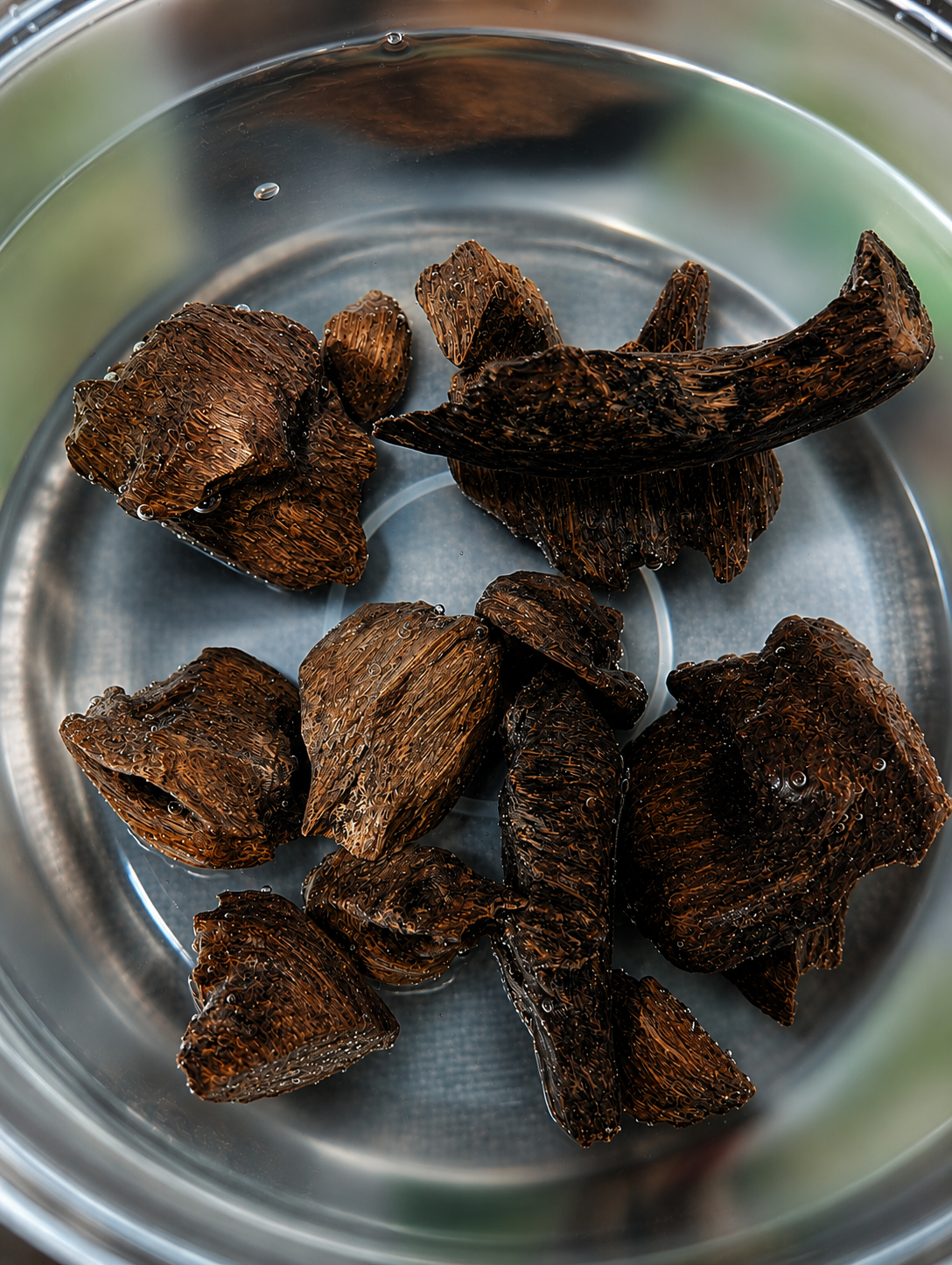 Real vs. Synthetic Oud: How to Tell What You're Actually Buying