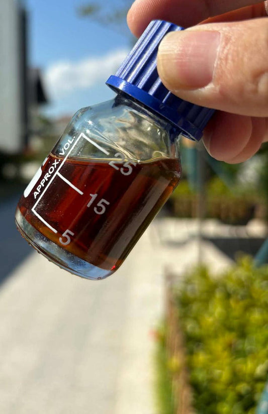 Hainan Insect Oud Oil bottle with volume markings
