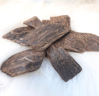 Oud Azraq Agarwood